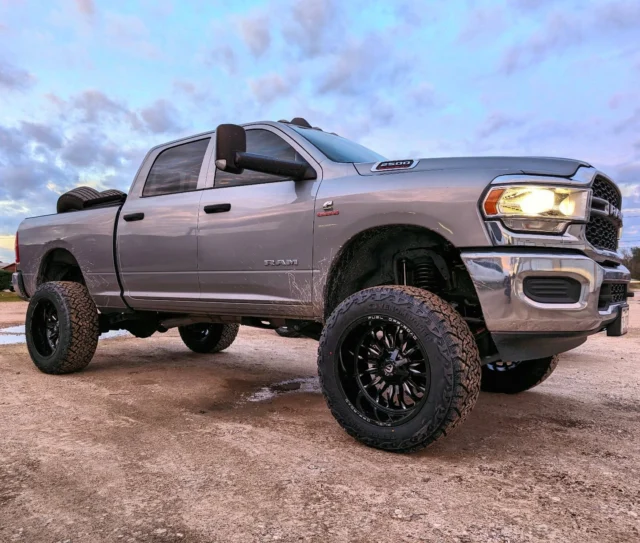 Zone 6.5", 22X12 Fuel Arc, 37X13.50 Venom XT